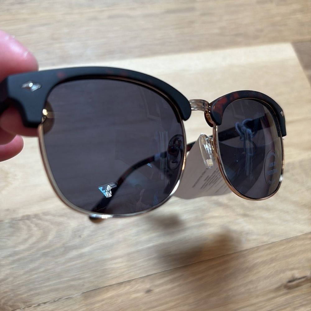 NWT Aeropostale Stylish Black Sunglasses - Picture 5 of 7